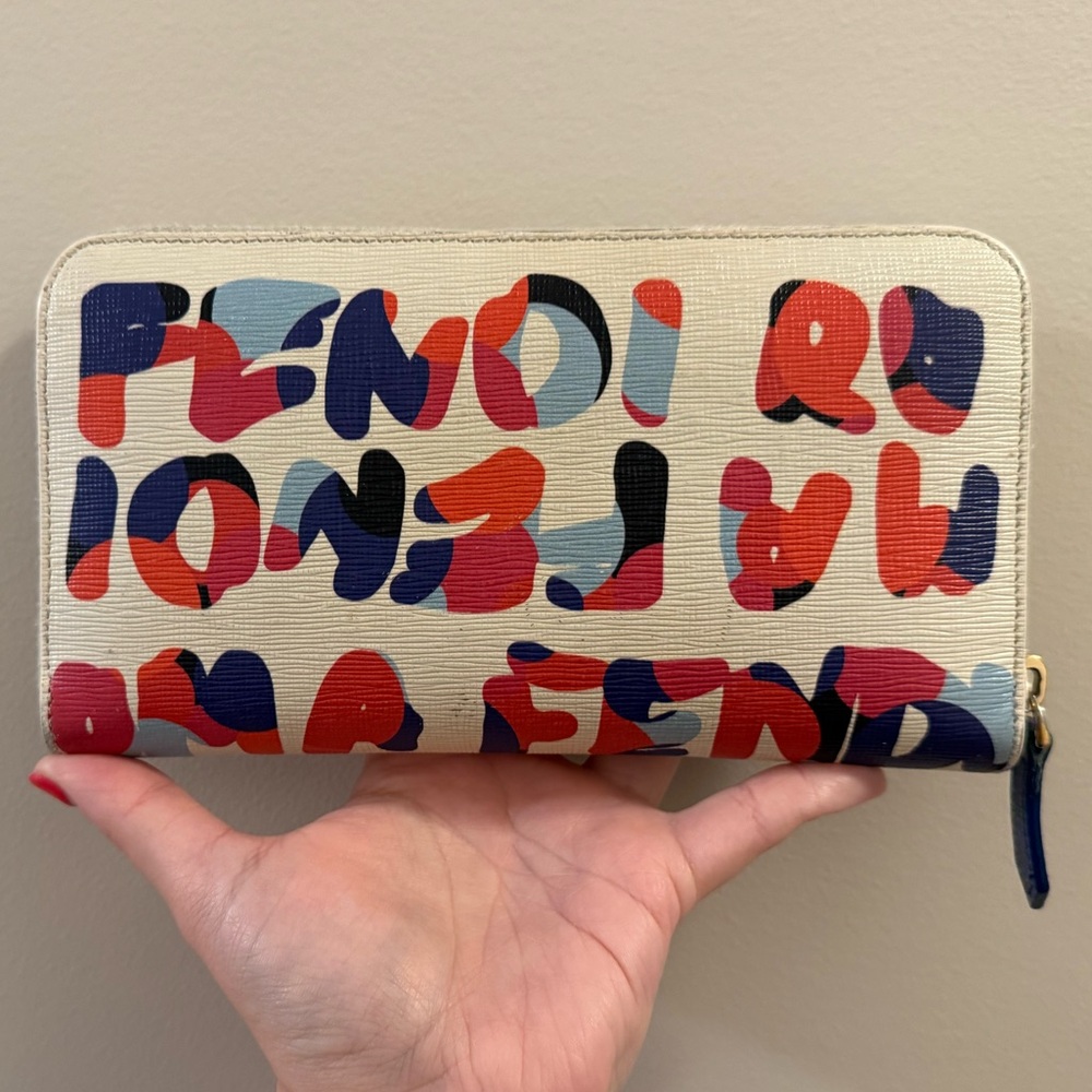 **RARE** Fendi Graffiti Long Wallet - Picture 2 of 10